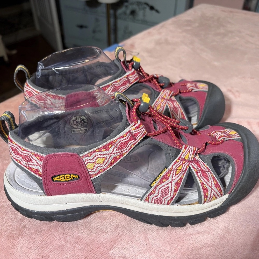 Keen Women's Whisper Sandals water sport, Hiking shoes Size 8.5